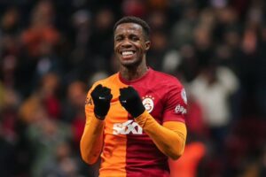 Ligue 1 / Olympique Lyonnais : Wilfried Zaha Rejoint Le Club Pour Cette Raison !