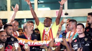 Victor Osimhen Rejoint Galatasaray Et Prend Une Grande Décision Qui Excite Les Fans