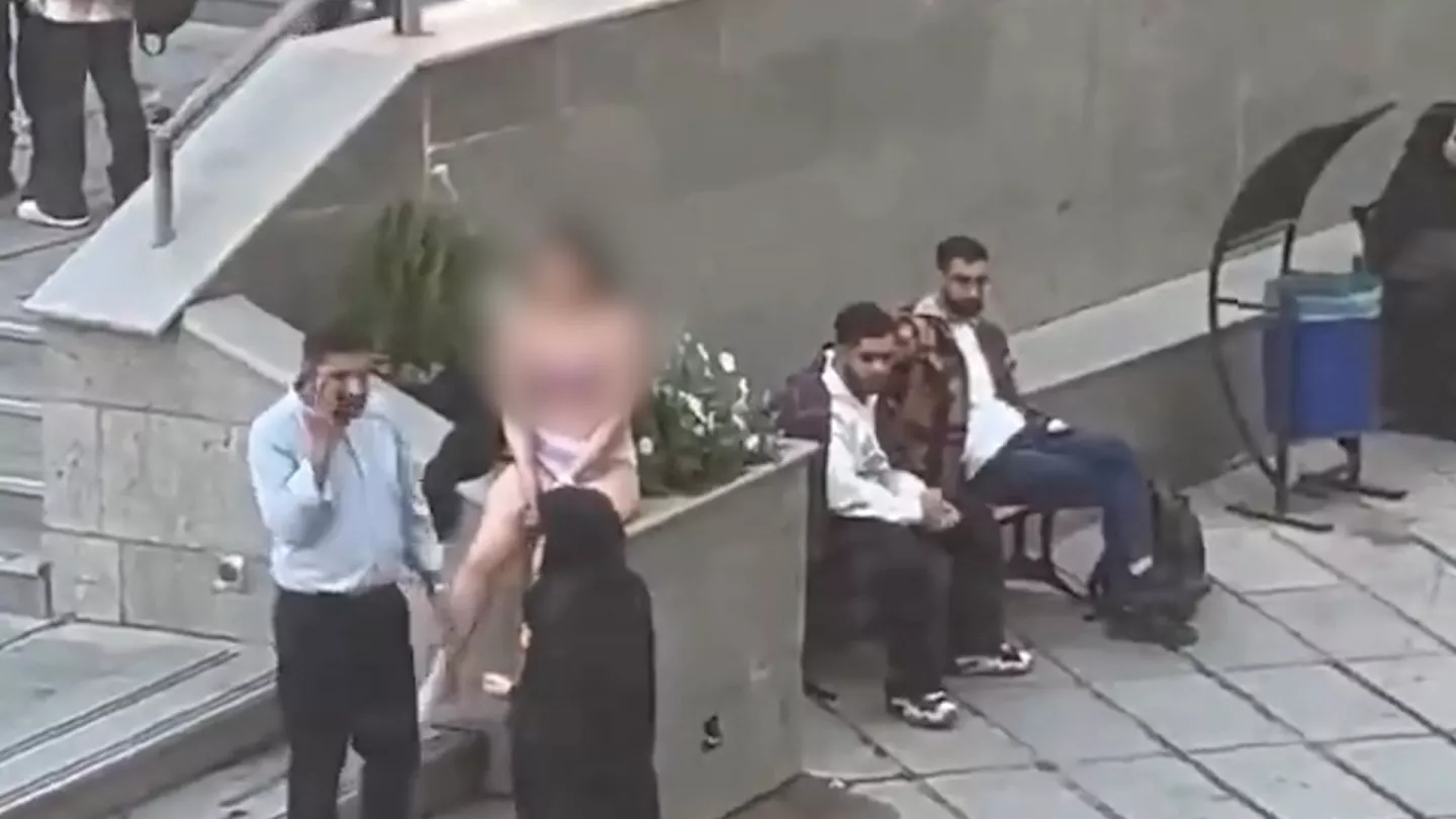 Iran : Une Étudiante S'Est Déshabillée Sur Un Campus Universitaire (Vidéo)