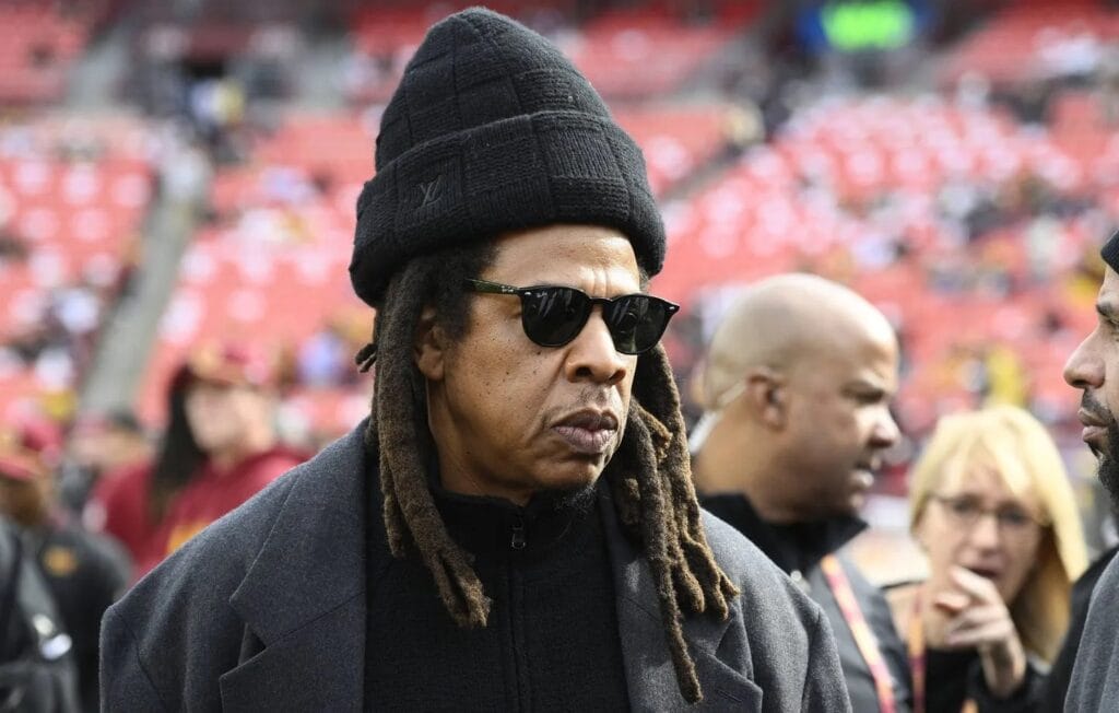 Jay-Z sort du silence face aux accusations d’agression sexuelle sur mineure