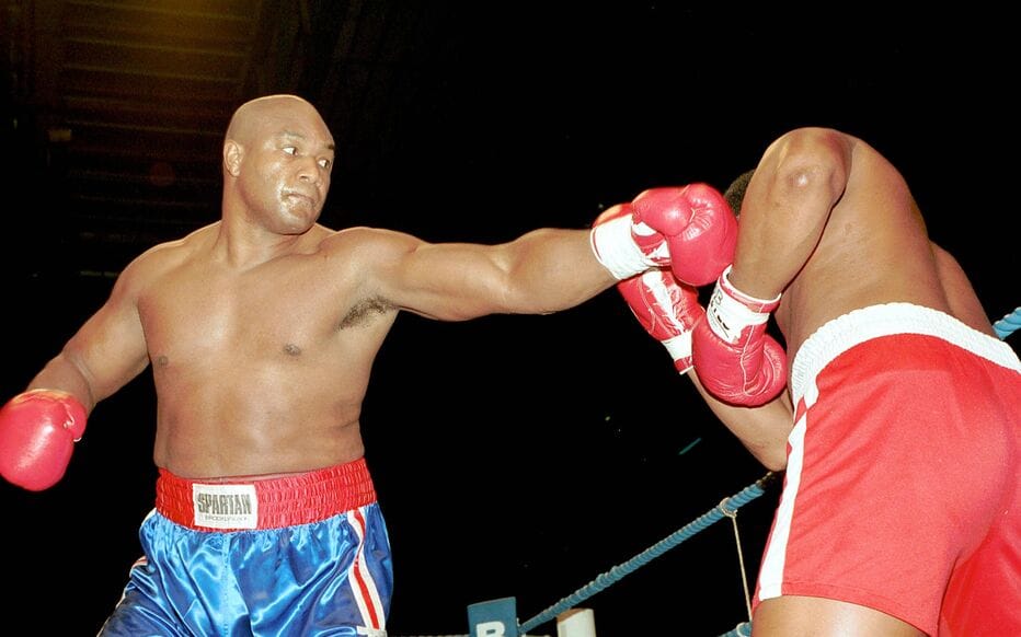 Boxe : George Foreman, légende des poids lourds, s’éteint à 76 ans